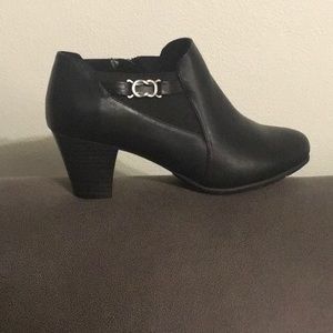 NWOT Black ankle boots 2.5” high